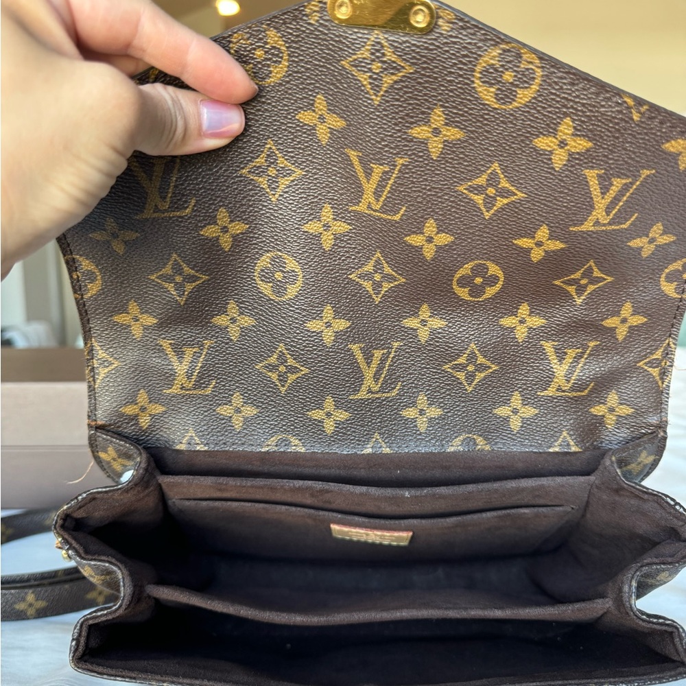 Louis Vuitton Pochette Métis - Picture 8 of 13